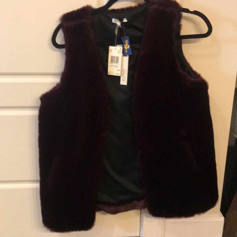 Size small buffalo maroon faux fur vest